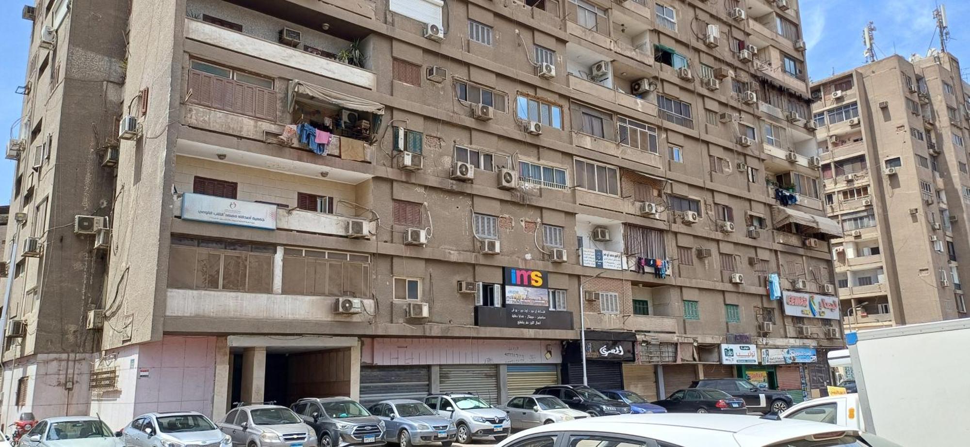 Premium In Centrally Located Apartment *